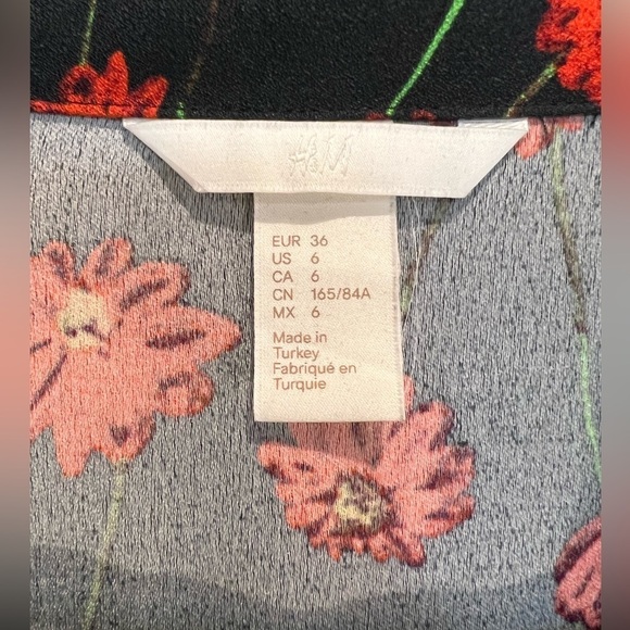 160. H&M Wide Cut Long Sleeve Satin Shirt 6 EUC - Picture 4 of 4